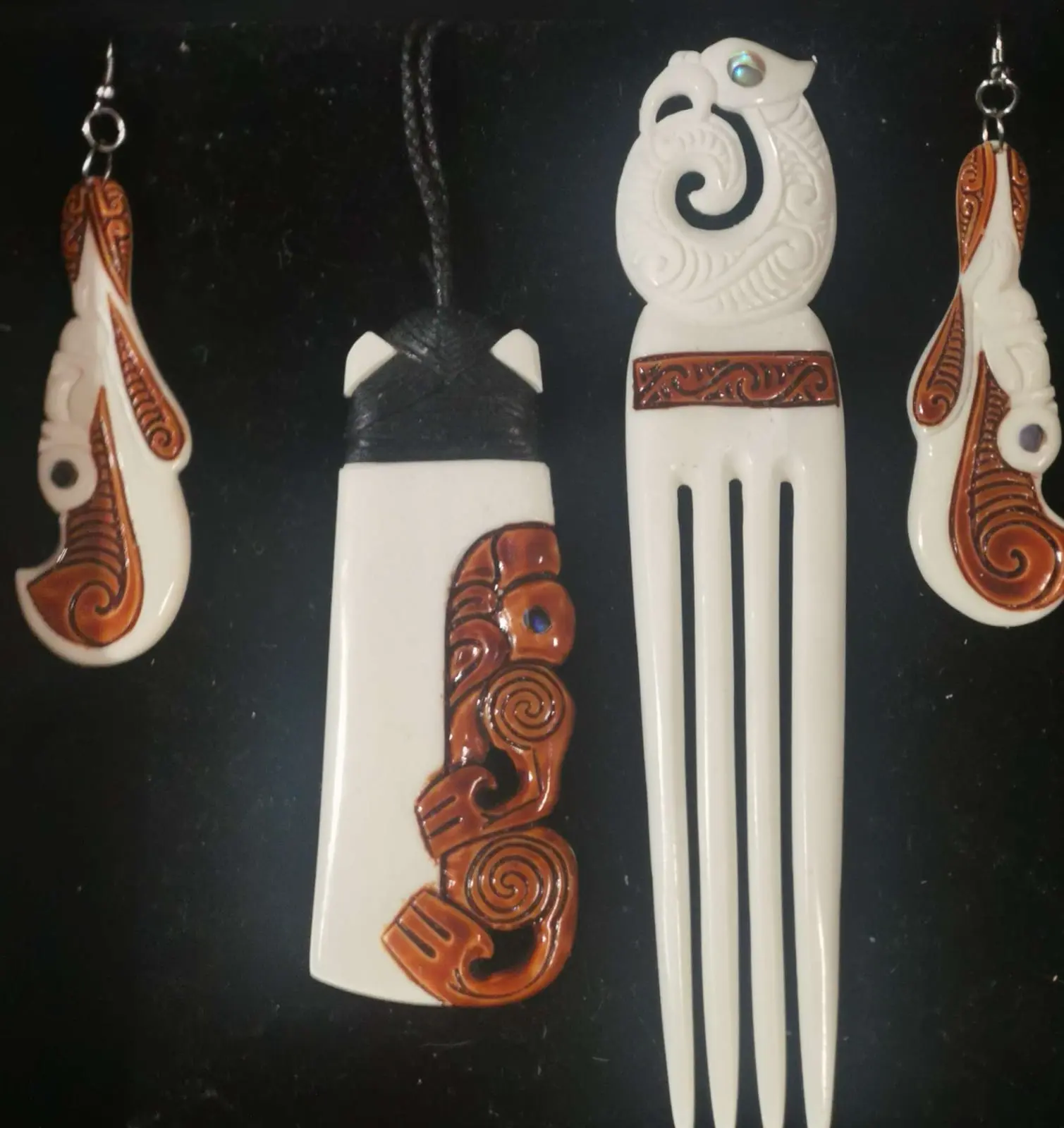 Manaia Heru, Pendant & Wahaika Earrings